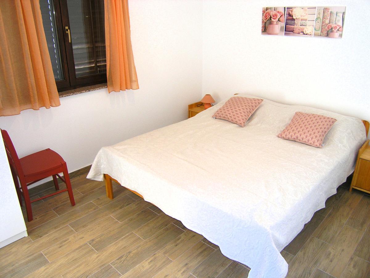 Apartman Braut คิร์ก ภายนอก รูปภาพ